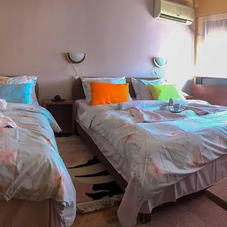 Pensionat Square Macedonia 4*