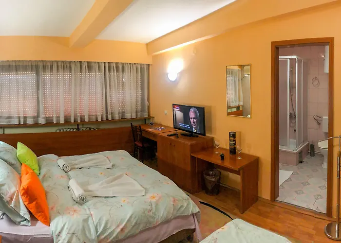 Square Macedonia Affittacamere